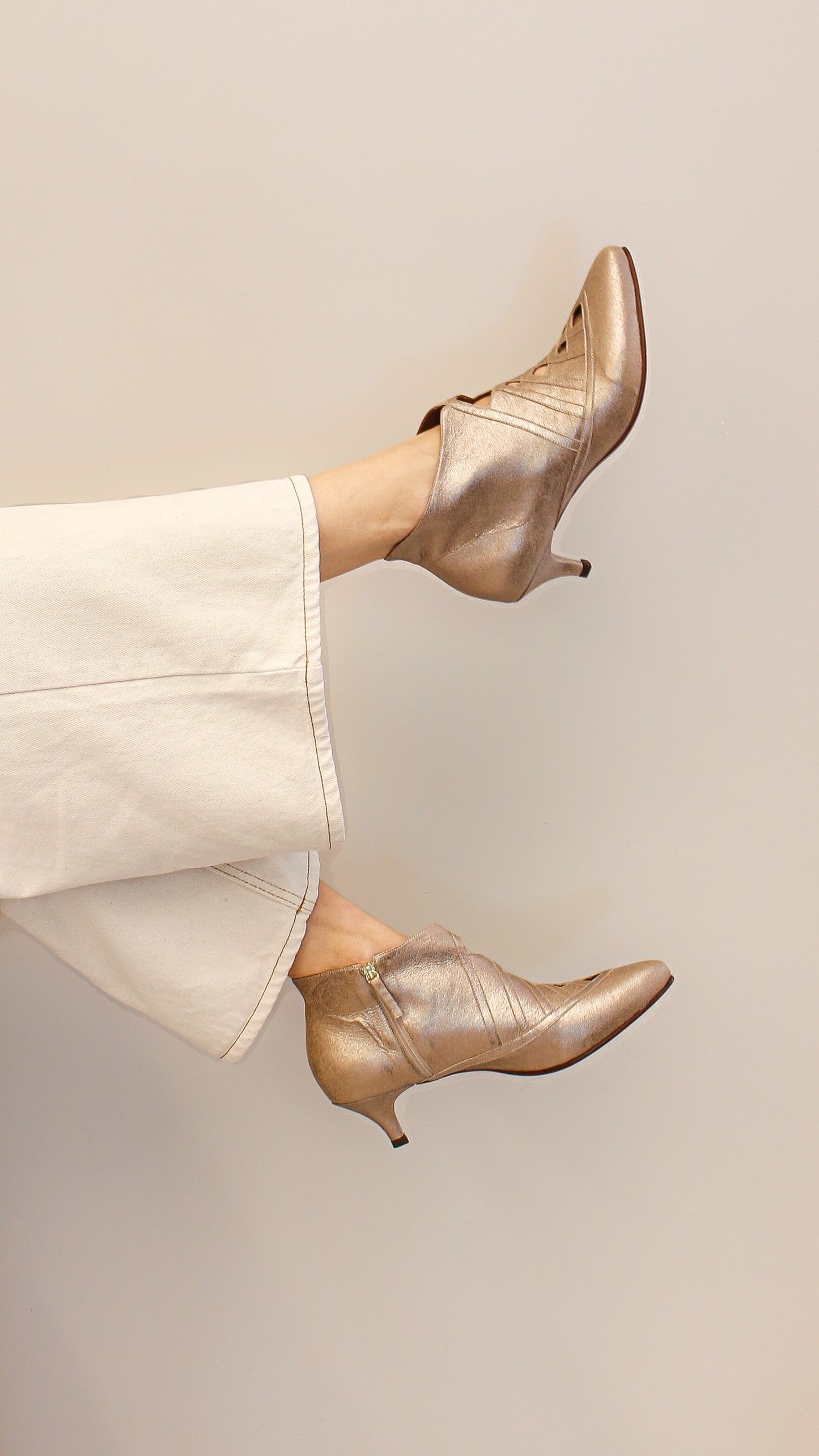 look para bota de bico fino dourada