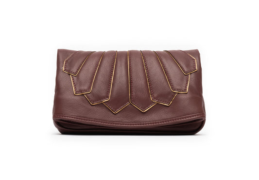 Bolsa de couro marrom com alça