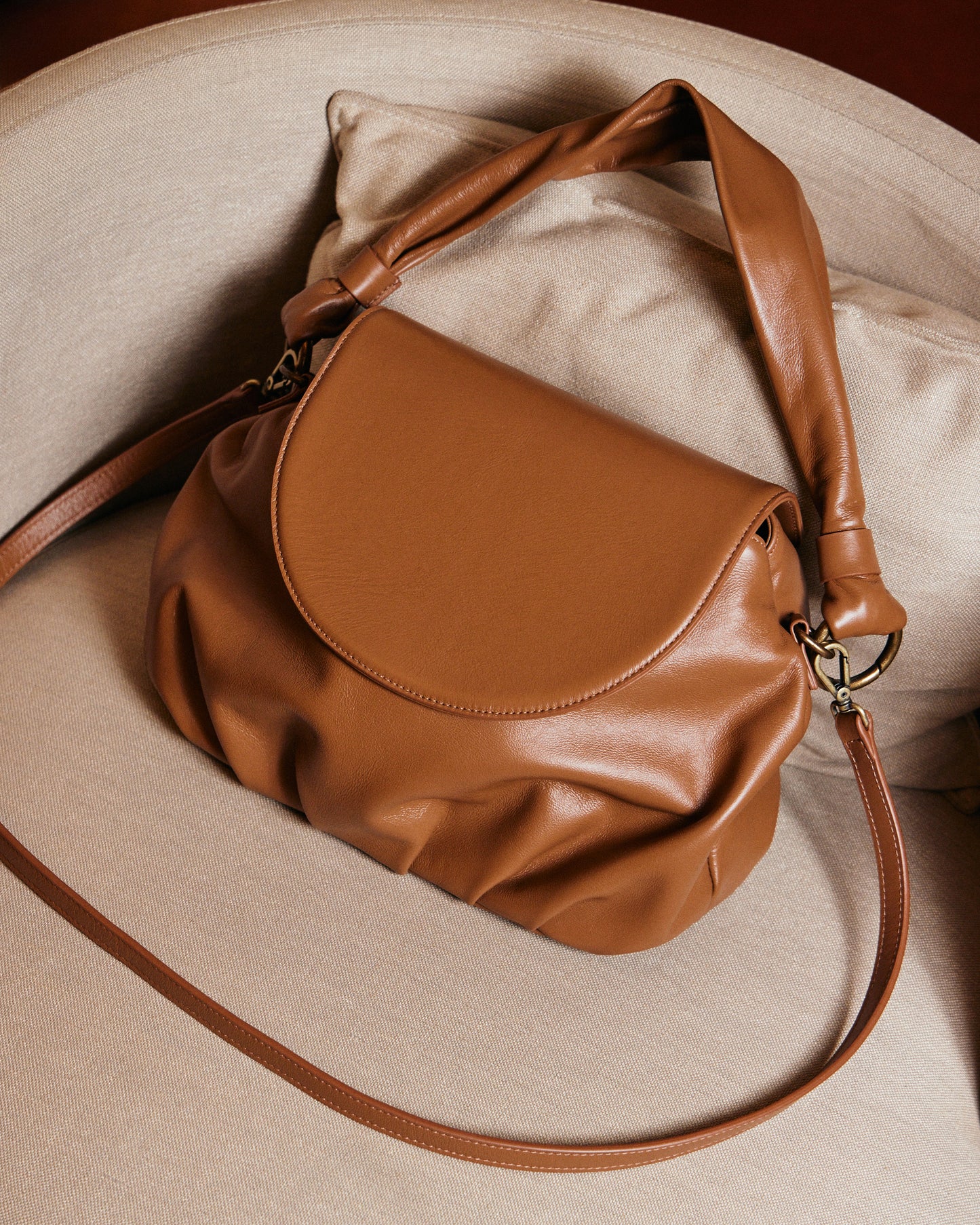 Bolsa artesanal de couro caramelo super leve 