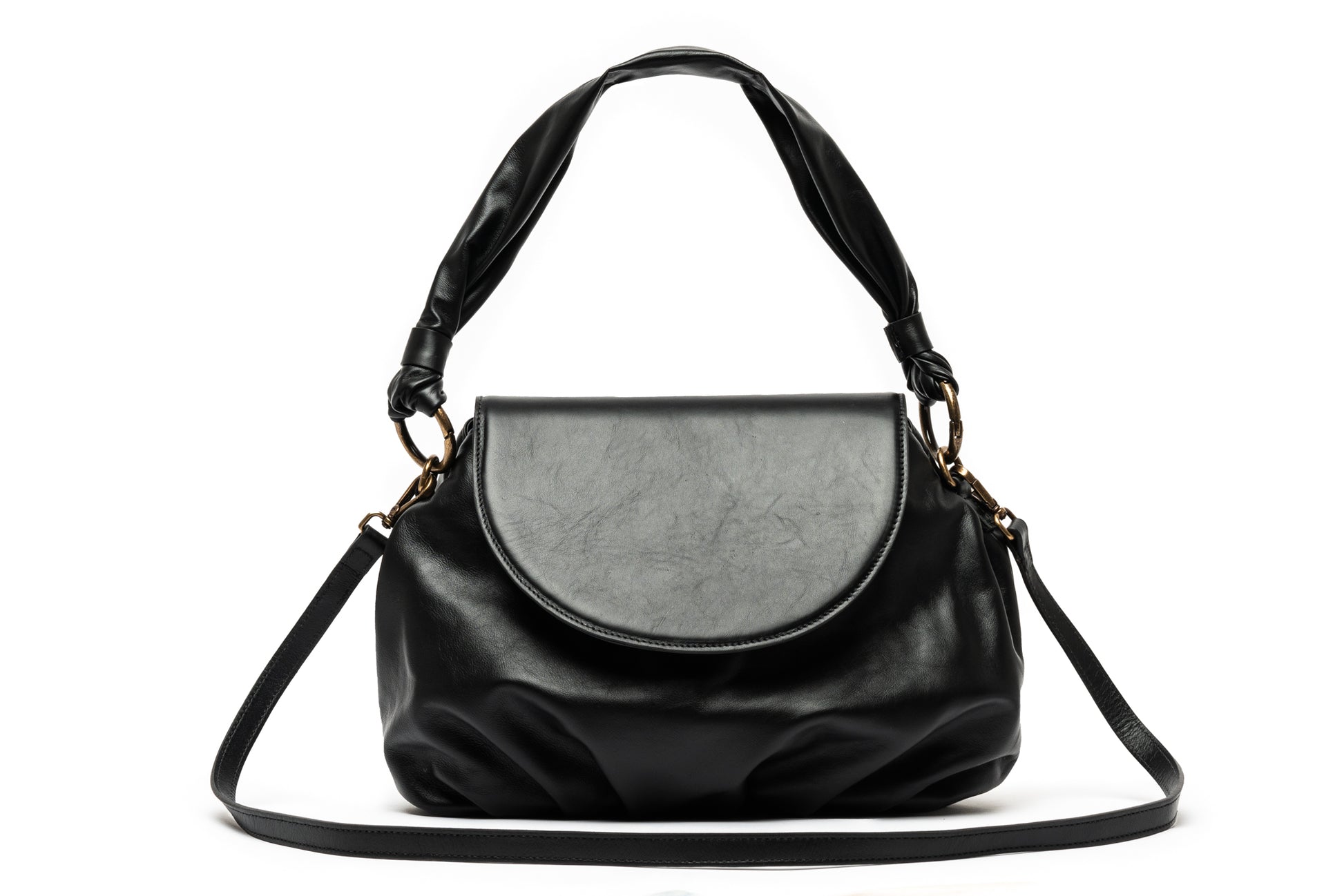 bolsa artesanal de couro preto a tiracolo