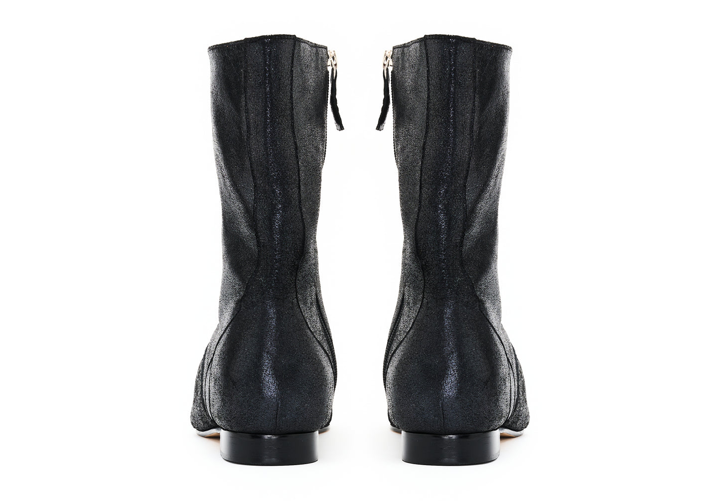 bota de couro preto brilhante com bico fino 