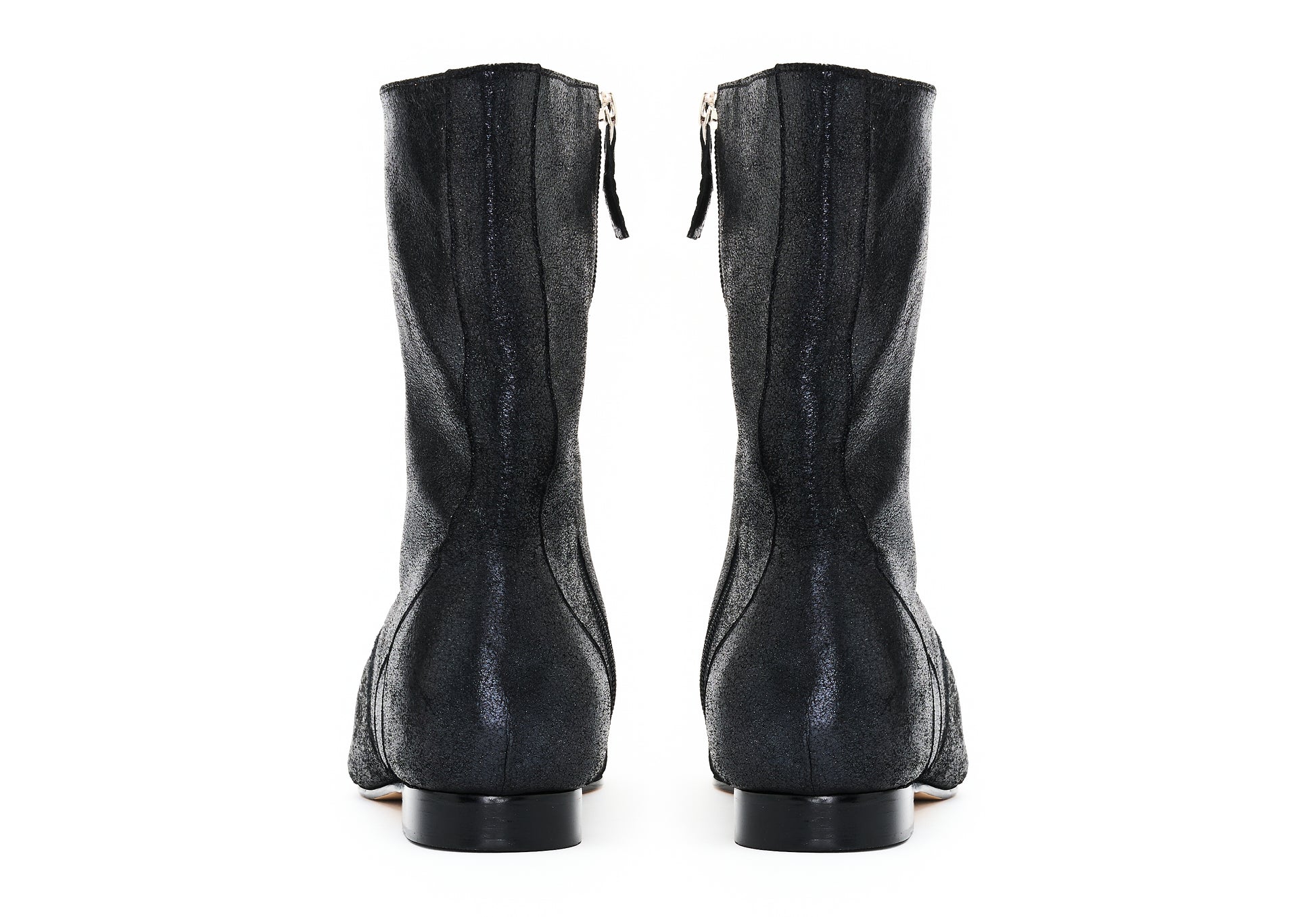 bota de couro preto brilhante com bico fino 