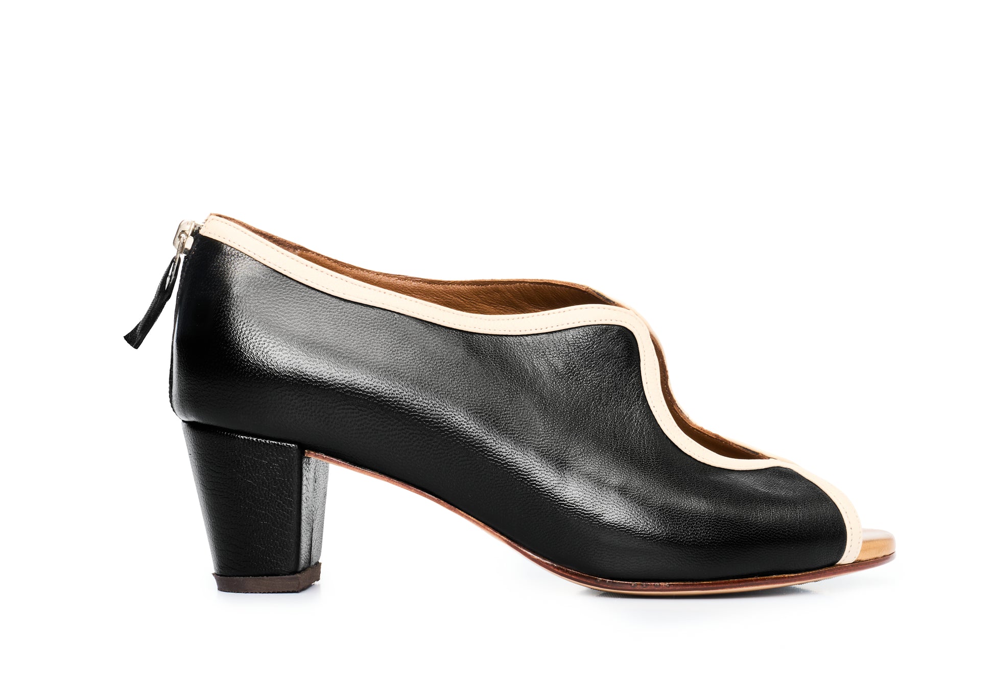 Sapato de couro salto medio peeptoe preto 